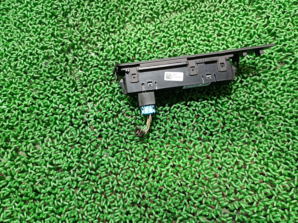 Miniature : BMW 116i 2012 DBA-1A16