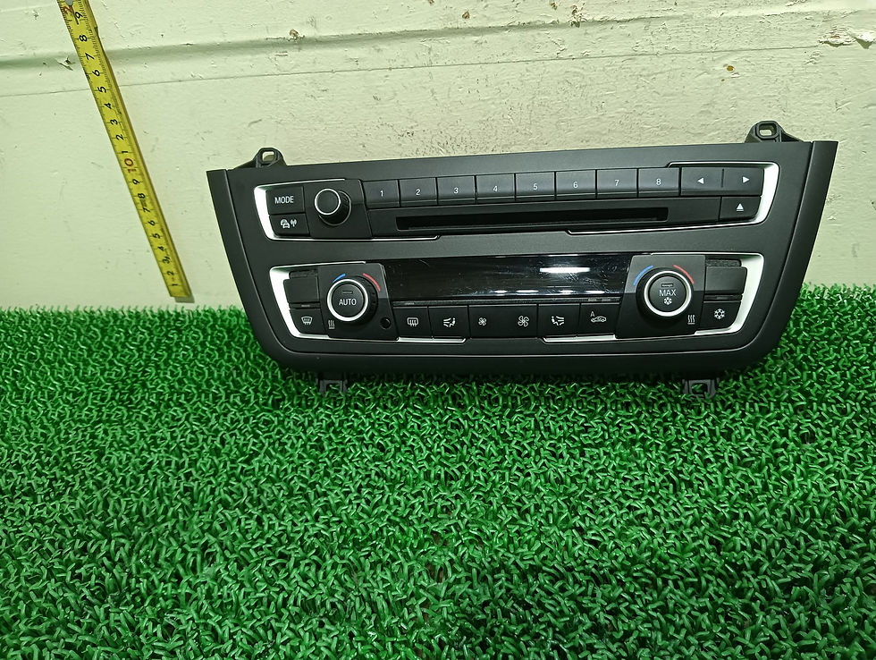Miniature : BMW 320i 2012 DBA-3B20