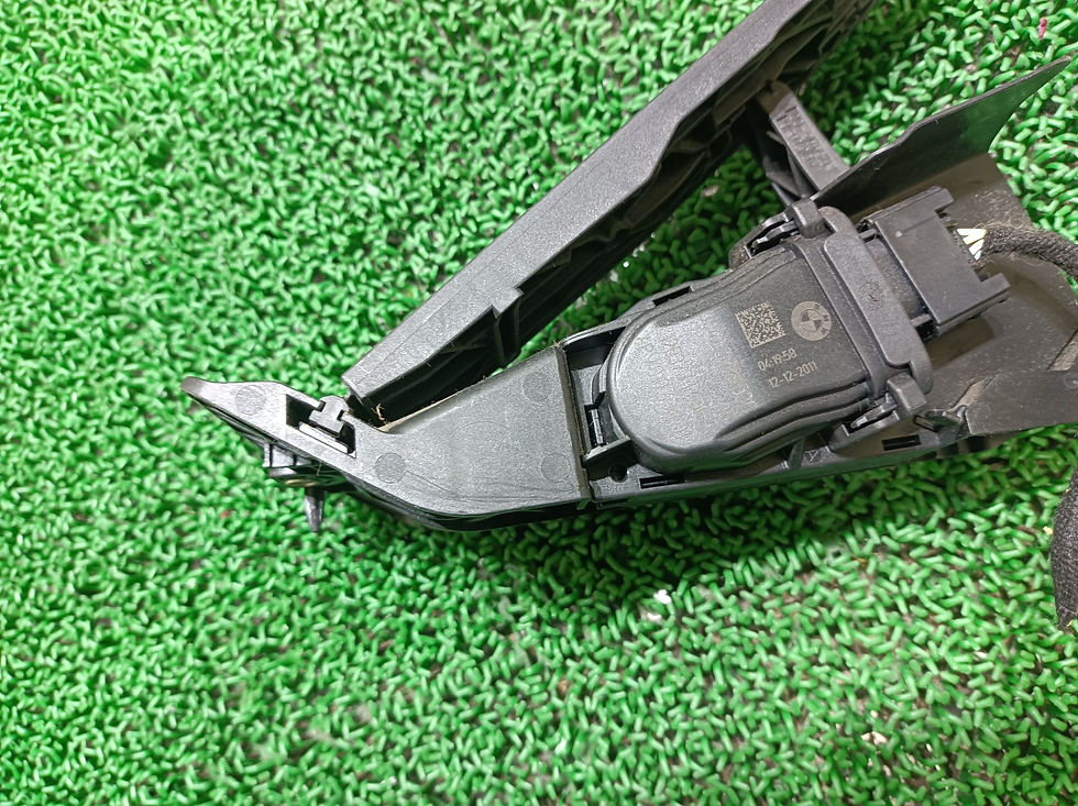 Miniature : BMW 116i 2012 DBA-1A16