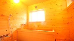 檜を用いて改装したお風呂