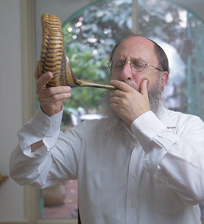 Sounding the Shofar