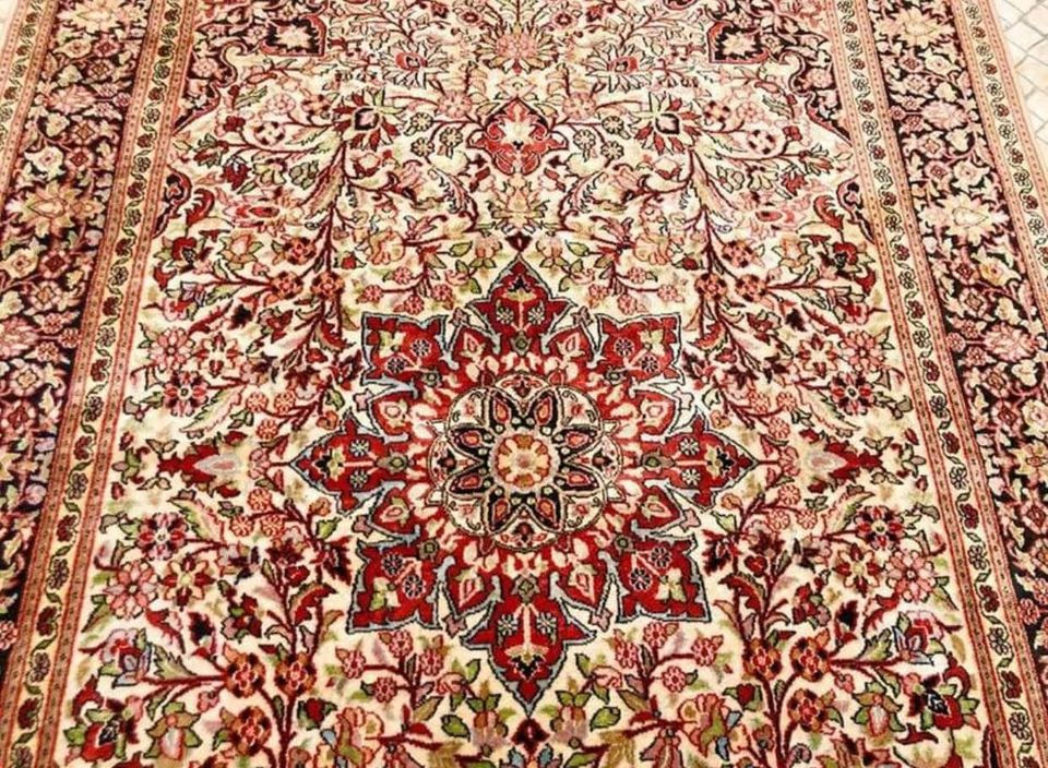 Miniatura: Tapete persa em fio de lã e seda 280 x 183 cm