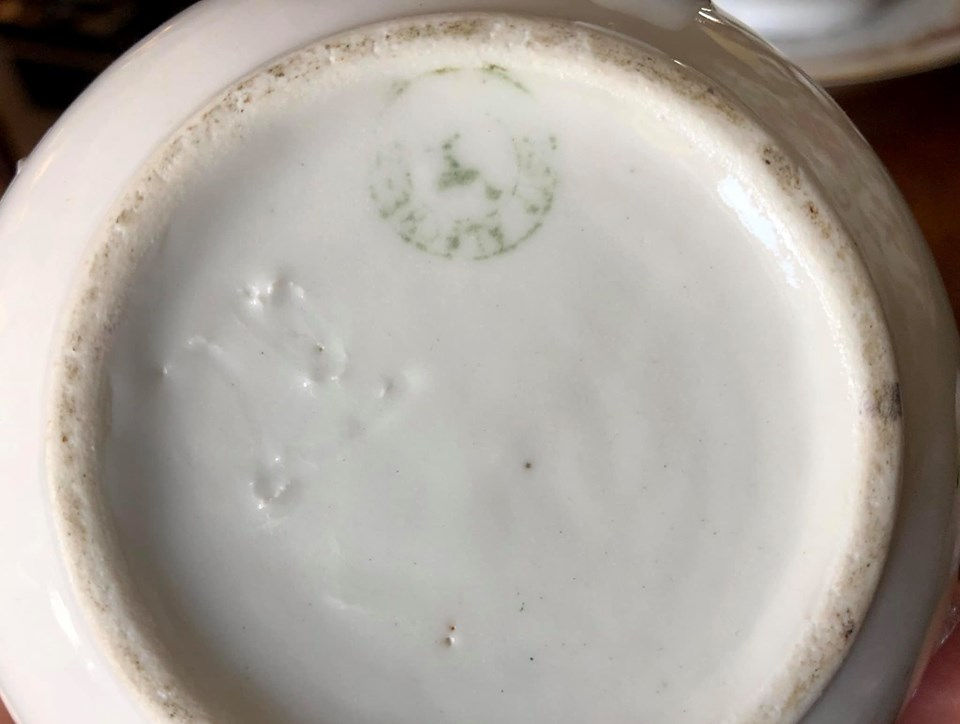 Miniatura: Bule da Vista Alegre carimbo de fabrico entre 1881 a 1921