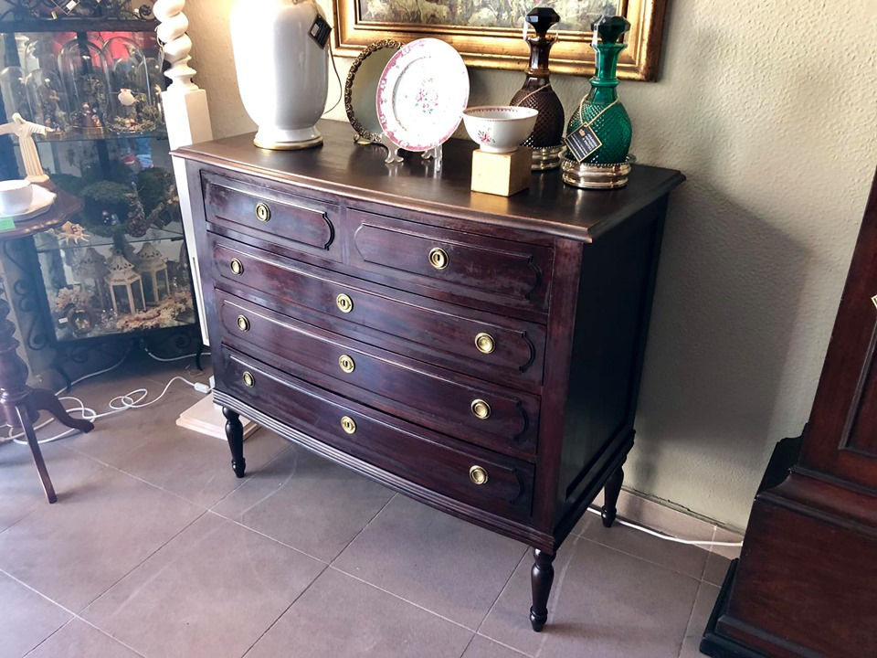 Miniatura: Par de cómodas D. Maria cada uma com três gavetões e duas gavetas. Texto PT/ES