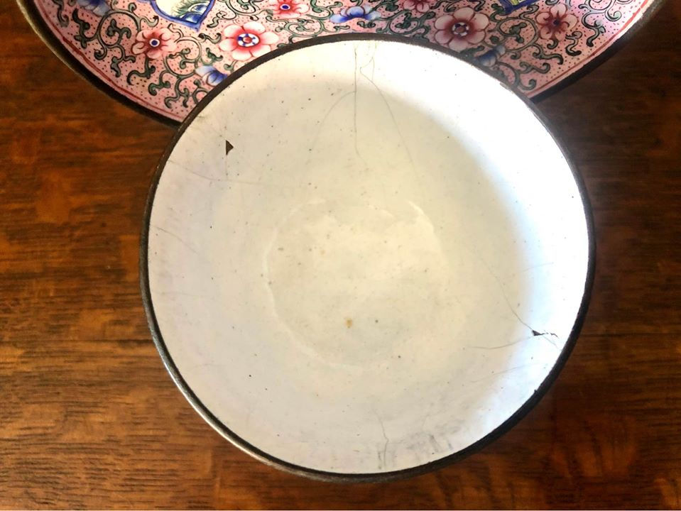 Miniatura: Taça de chá e pires em esmalte de Cantão séc. XVIII/XIX