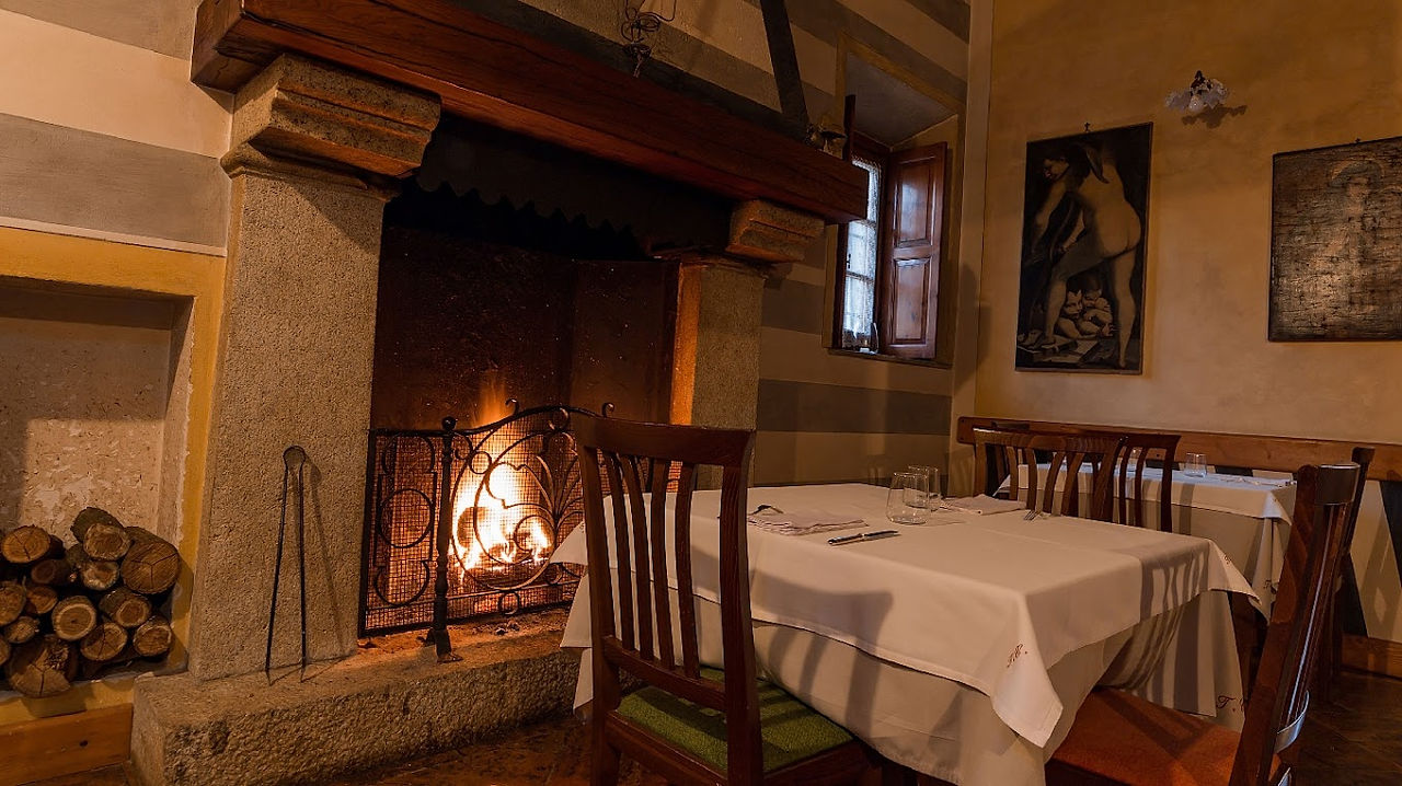 Trattoria di Coronate, camino
