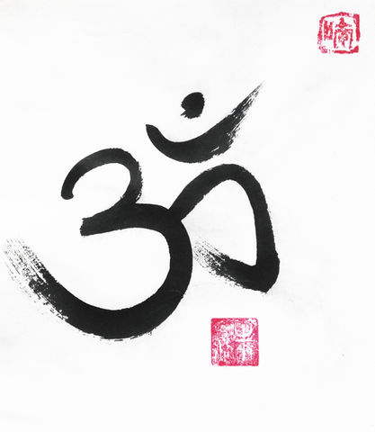 Signe Om peint en calligraphie chinoise. 