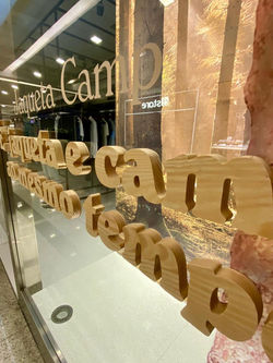 ADESIVO + LETRA CAISA DE MADEIRA