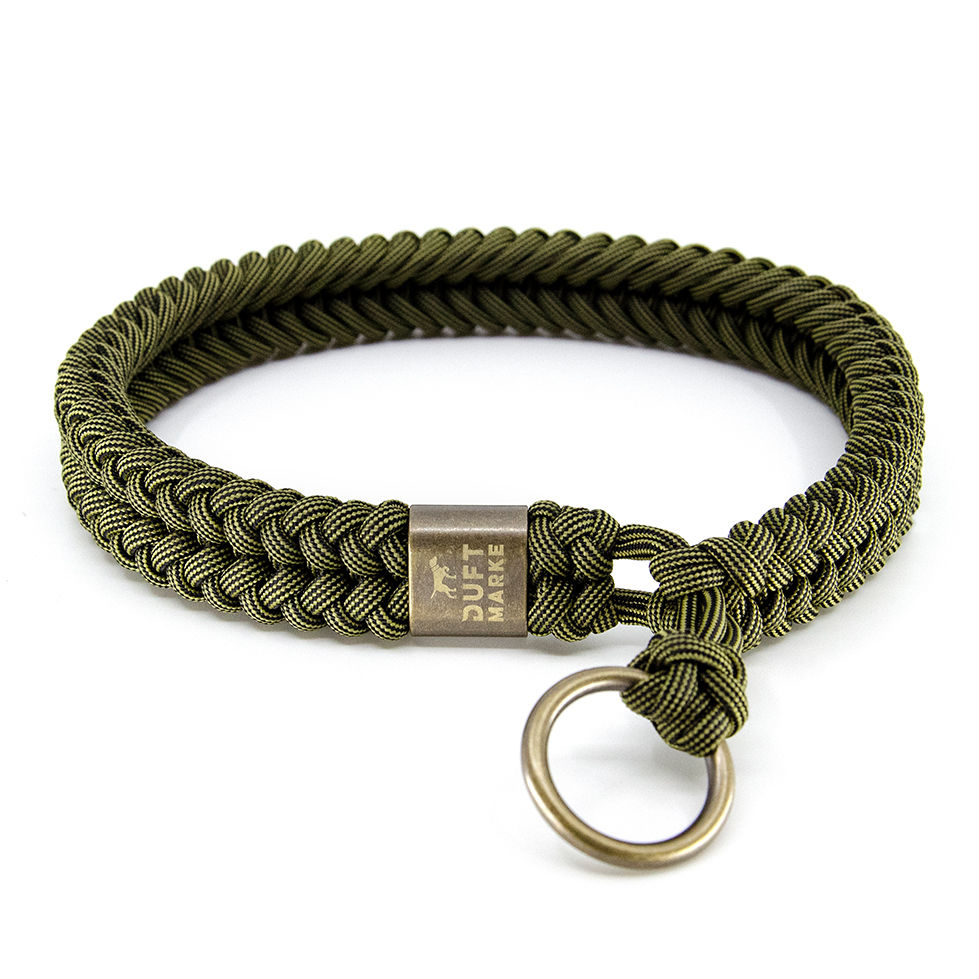 Hundehalsband von Duftmarke aus Paracord in der Farbe Grün Moos mit Bronze Applikationen für die Jagd geeignet