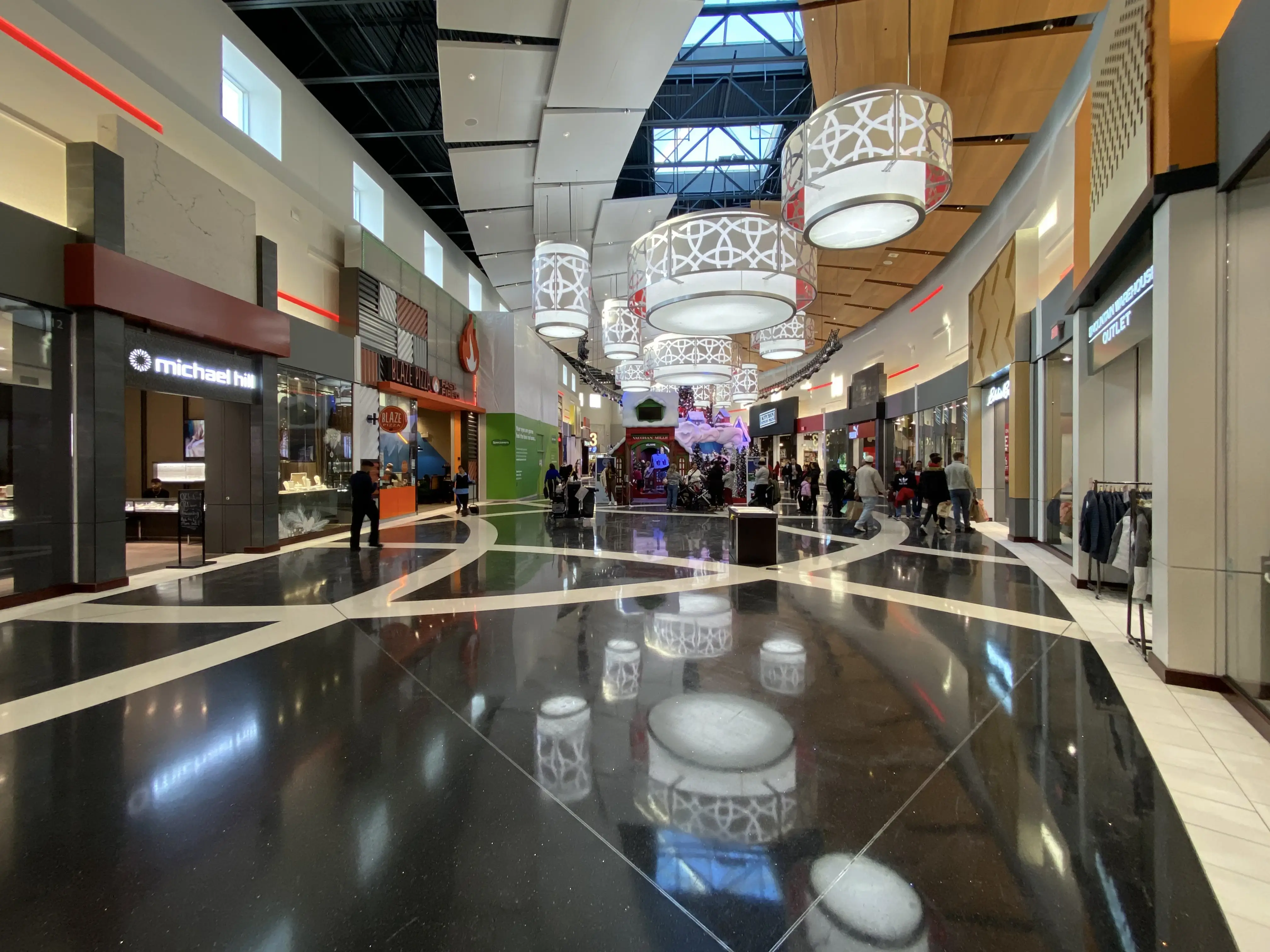 Vaughan_Mills_Expansion_Area_shops_2022 (1).webp