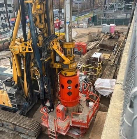 The FDS casing extractor allows you to continue drilling immediately on the next pile.