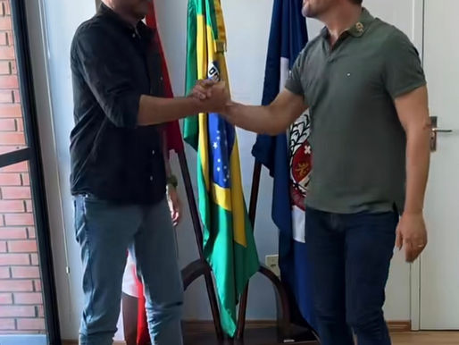 Carlos Bolsonaro visita Joinville e se reúne com prefeito Adriano Silva