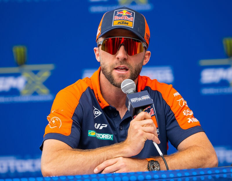Tomac anuncia aposentadoria