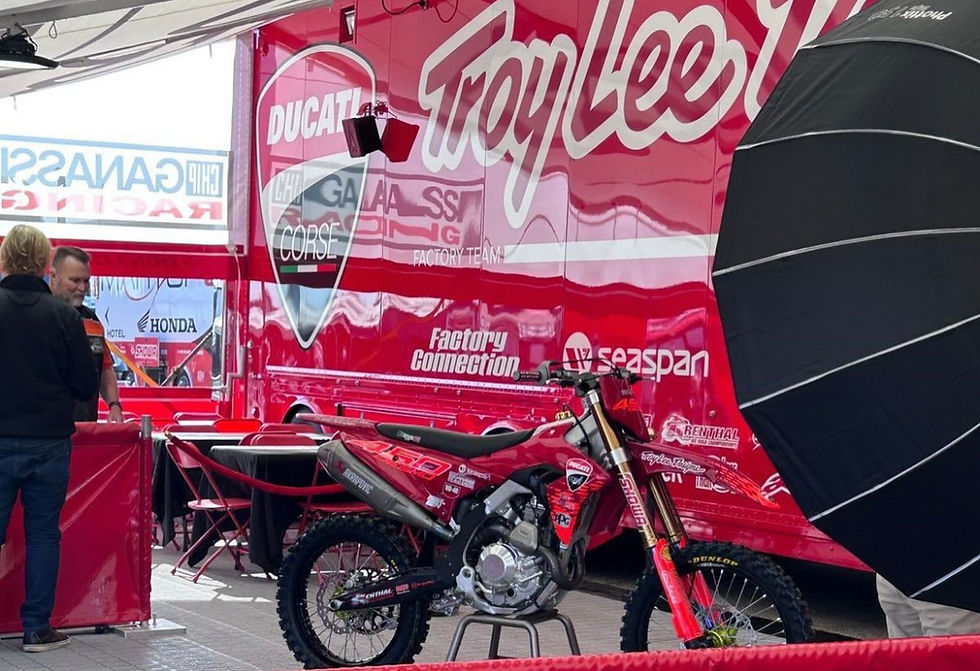 Apresentada oficialmente a equipe Troy Lee Designs Red Bull Ducati