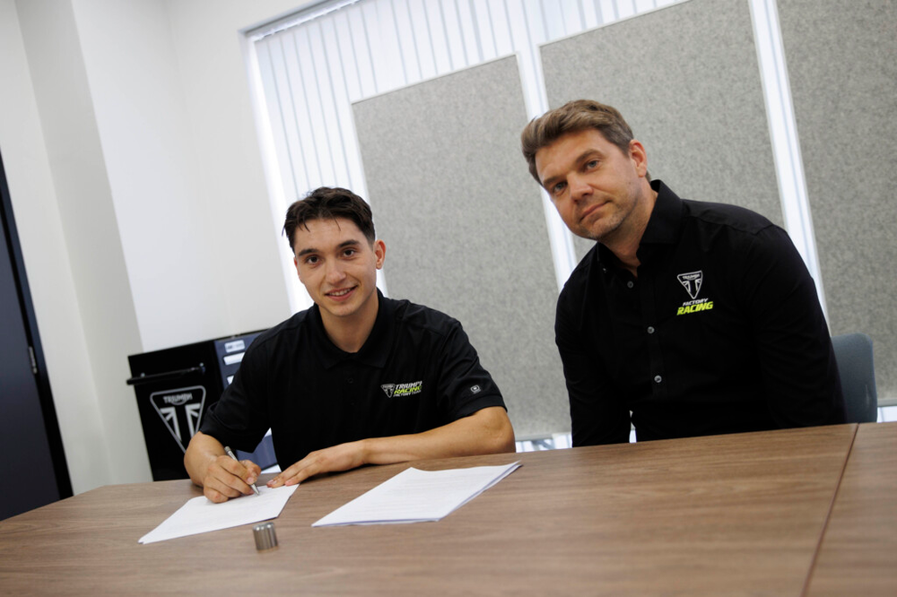 Farres renova com a Triumph para 2027 na categoria MXGP
