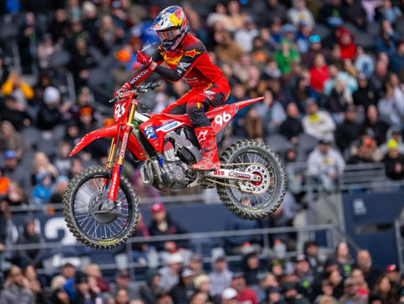 Hunter vence no Texas