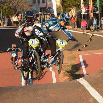Priscilla Stevaux conquista o tetracampeonato brasileiro de BMX Racing