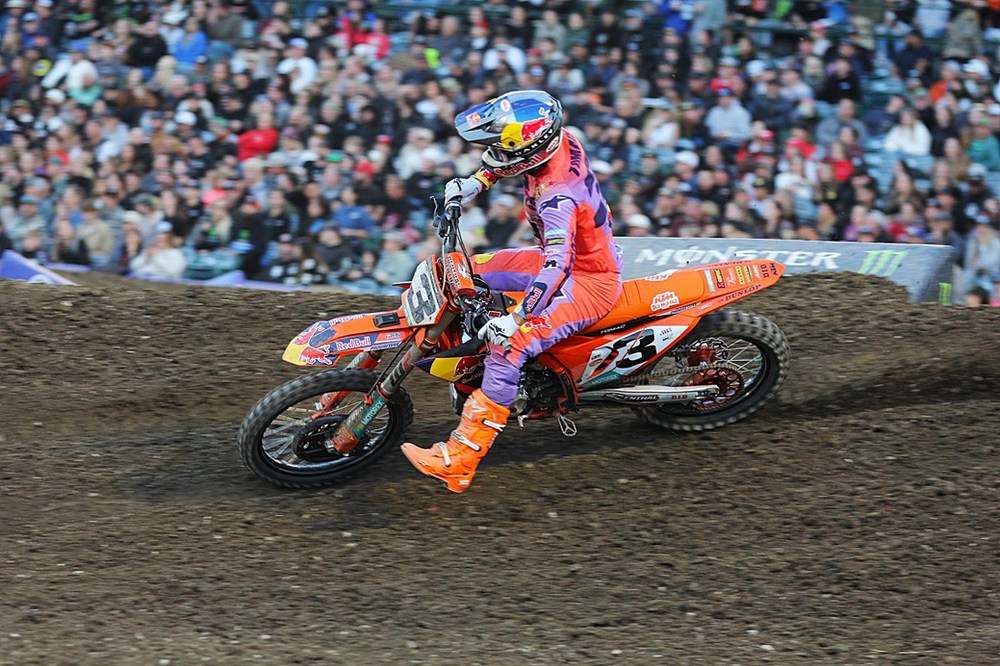 Tomac vence primeira etapa do AMA Supercross