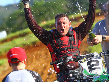 Pro Tork presta homenagem a Milton "Chumbinho" Becker, na abertura do Brasileiro MX