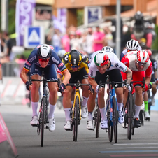 Tim Merlier vence segunda etapa no sprint, Filippo Ganna segue líder do Giro