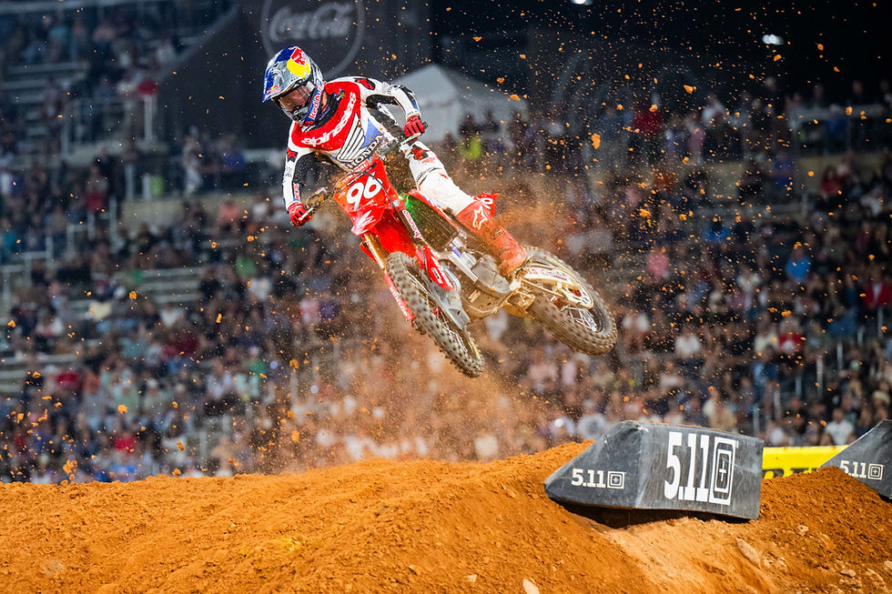 Vitórias de Hammaker e Lawrence nas primeiras provas em Cleveland