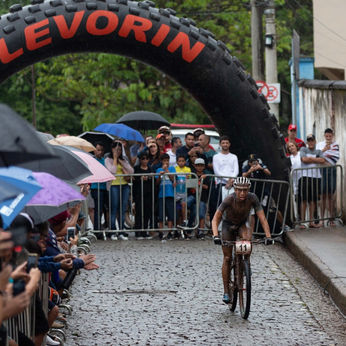 Guilherme Muller e Letícia Cândido são campeões da Maratona de Congonhas