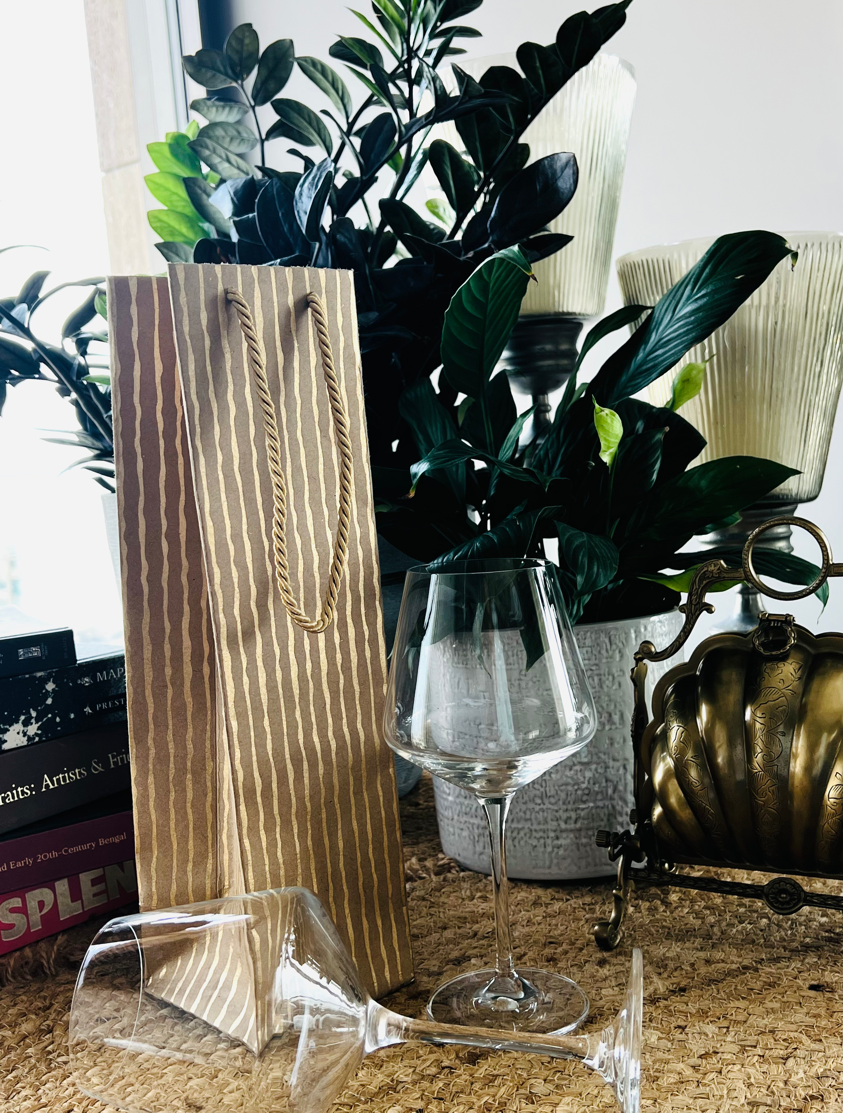 SET OF 3 WINE BAGS WITH GOLD STRIPES