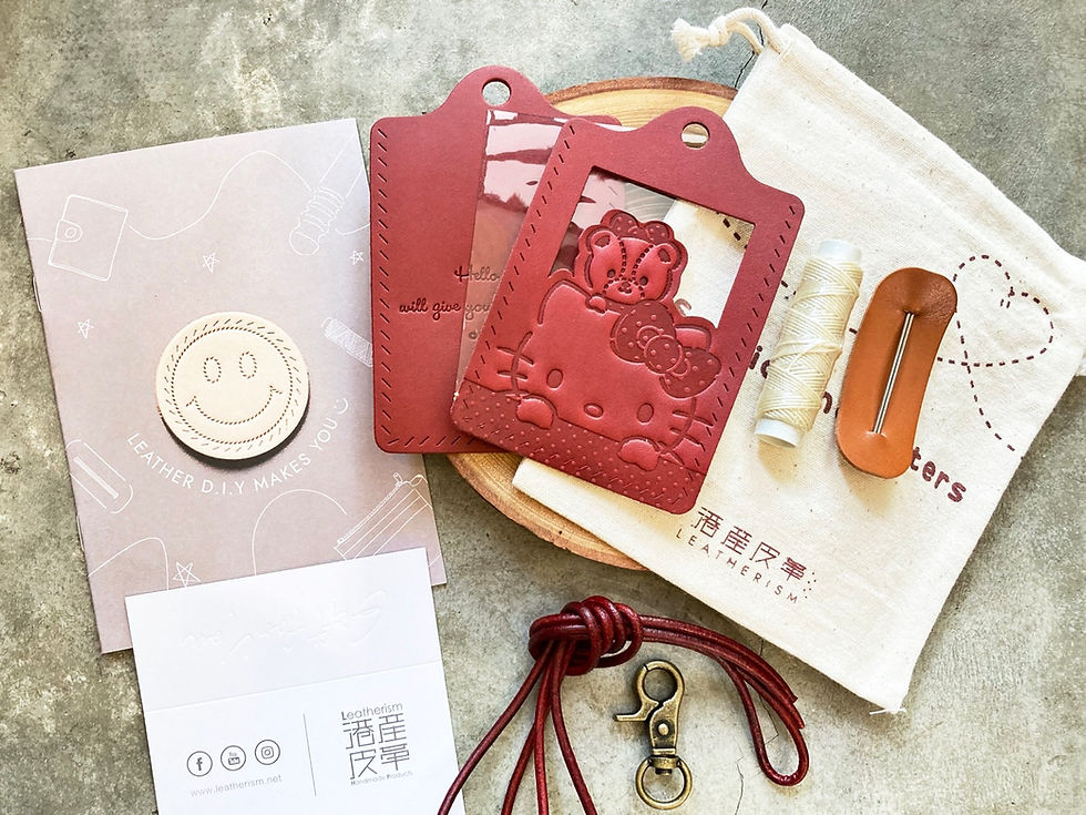 Thumbnail: Hello Kitty Vertical Badge Holder｜Leather DIY Kit｜Sanrio x Leatherism Crossover Series
