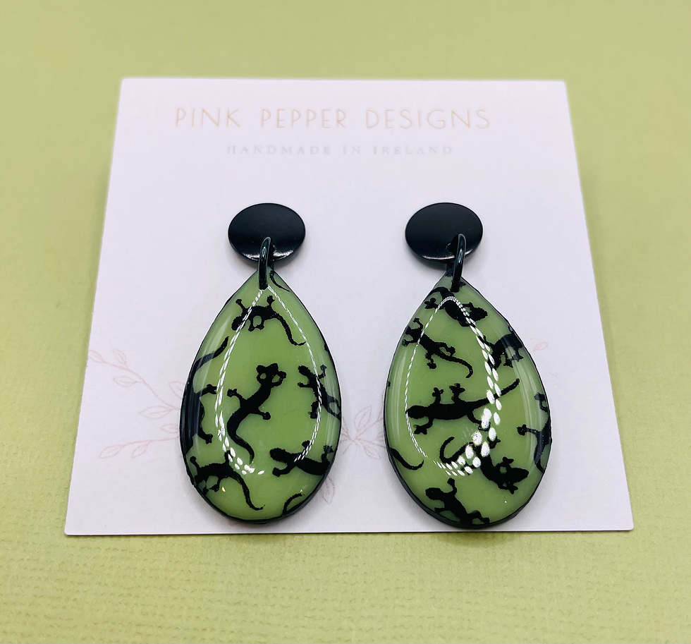 Thumbnail: Green Gecko Black Disc Large Teardrop Dangley Stud Earrings 