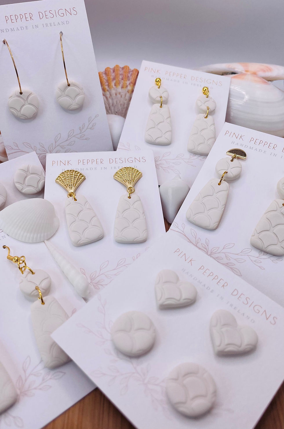 Thumbnail: Ivory Textured Round Gold Hoop Earrings 