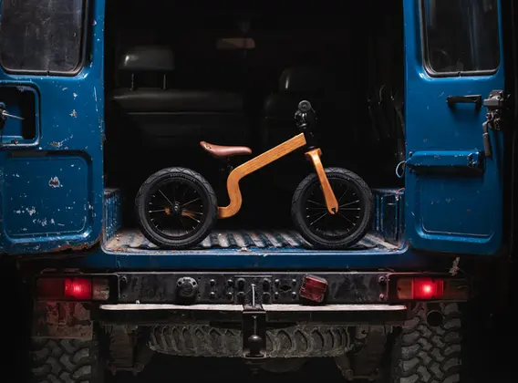 Early Rider Bonsai – leichtes Laufrad mit Rahmen aus Birkenholz und Aluminium für Kinder von 2 bis 4 Jahren.