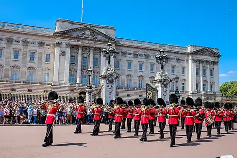 Buckingham Palace London with guards