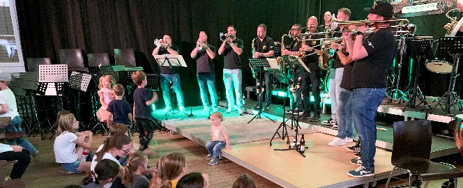 Im Rahmen der grenzüberschreitenden Museumsnacht wurde bewusst auch dasselbe Datum für das Musikfestival gewählt. Es galt als Premiere, das 5-jährige Bestehen der Musikräume Schaffhausen mit vielfältigen musikalischen Darbietungen zu feiern. Da die Nacht dafür nicht ausreichte, startete man bereits am Samstagmorgen um 11.00 Uhr.
