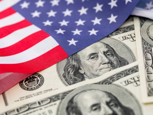 Dólar opera estável com crise Trump-Fed ainda em foco