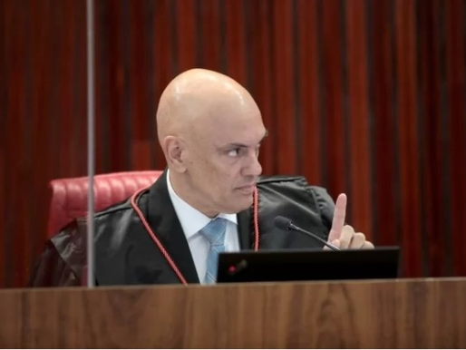 Moraes intima Bolsonaro a explicar em 48 horas estadia em embaixada