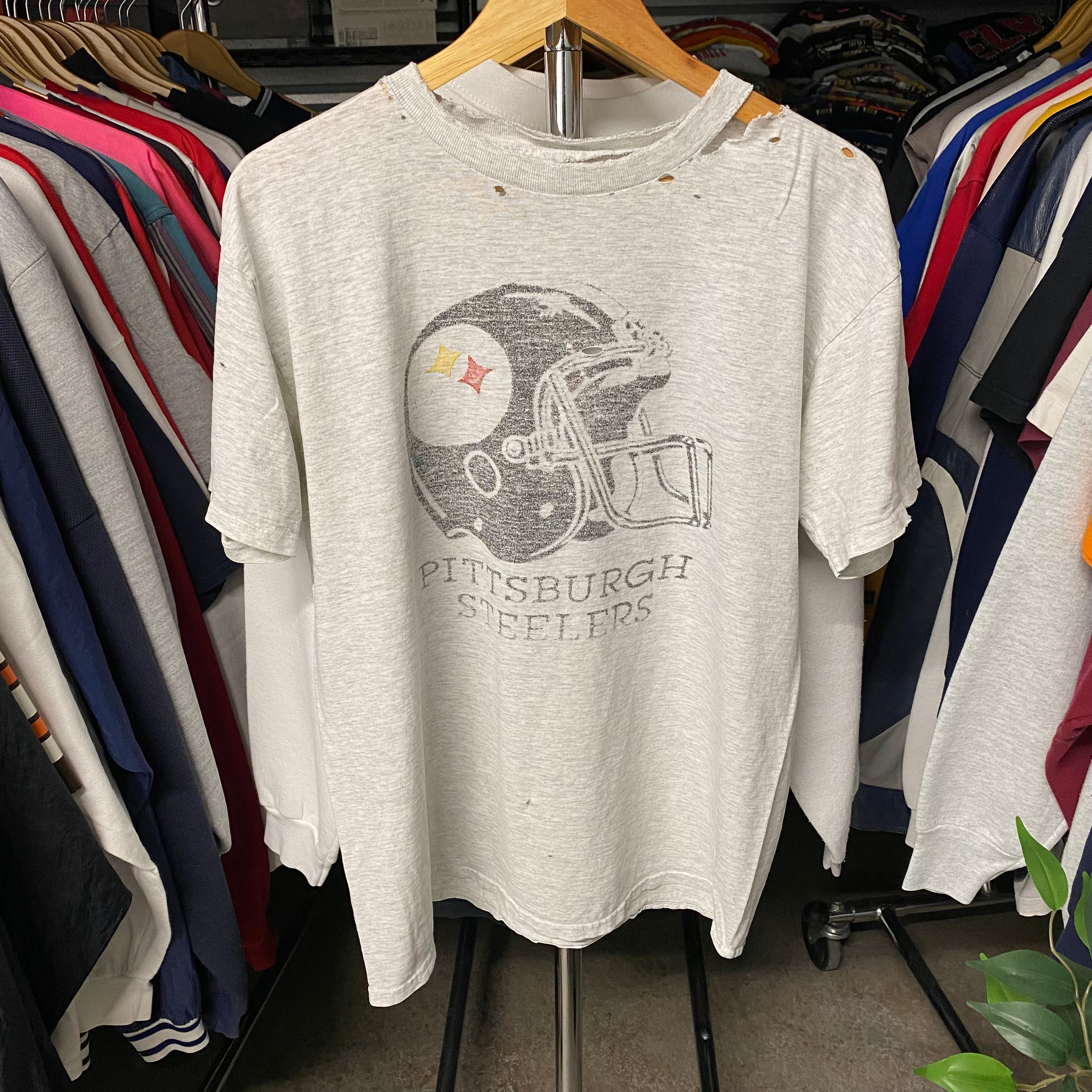 VINTAGE PITTSBURGH STEELERS HELMET DISTRESSED TEE