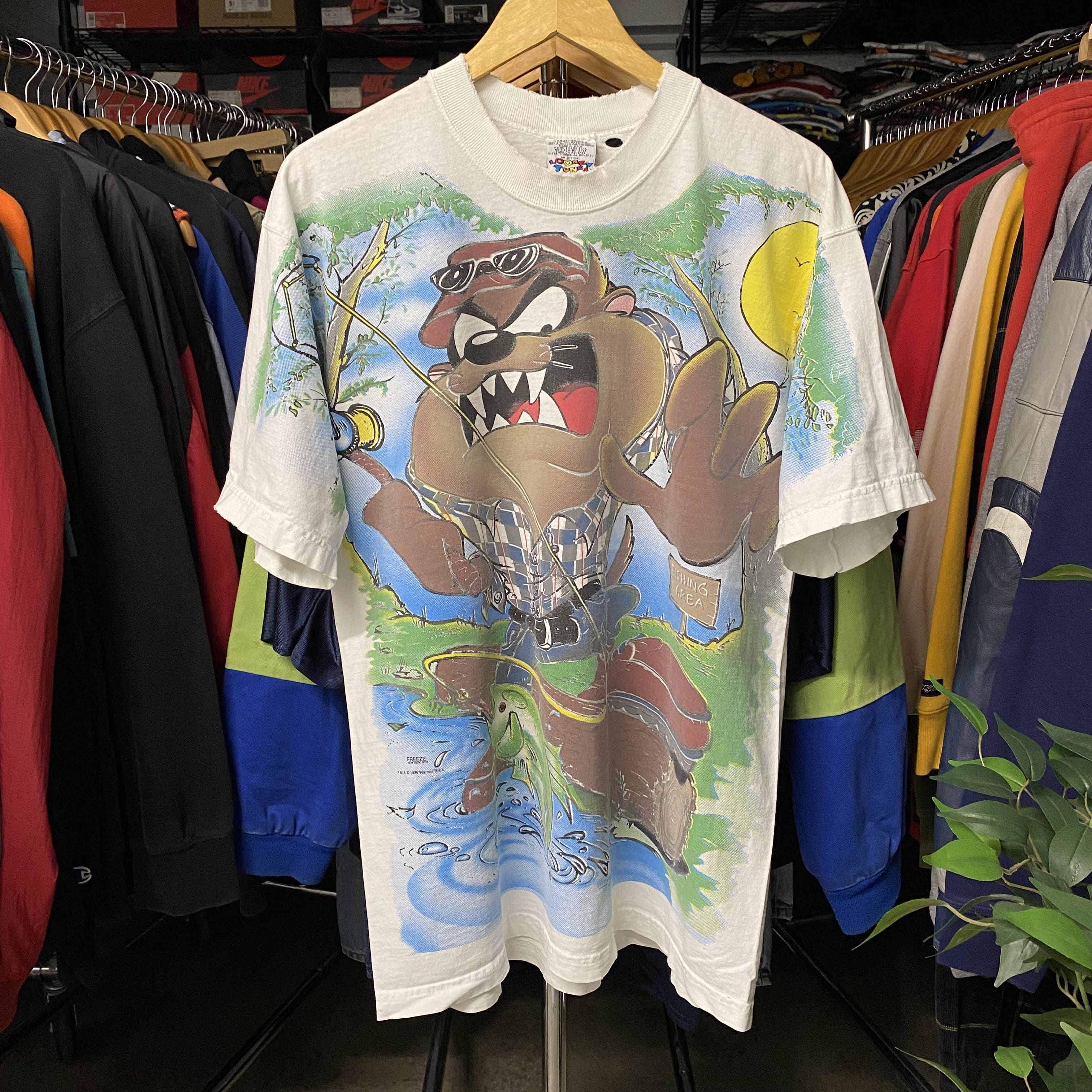 VINTAGE 1996 LOONEY TUNES TAZ FISHING ALL OVER PRINT TEE