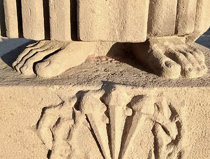 Nettoyage par aérogommage d'une sculpture en pierre  dans le Cap Sizun Finistère / Archigom