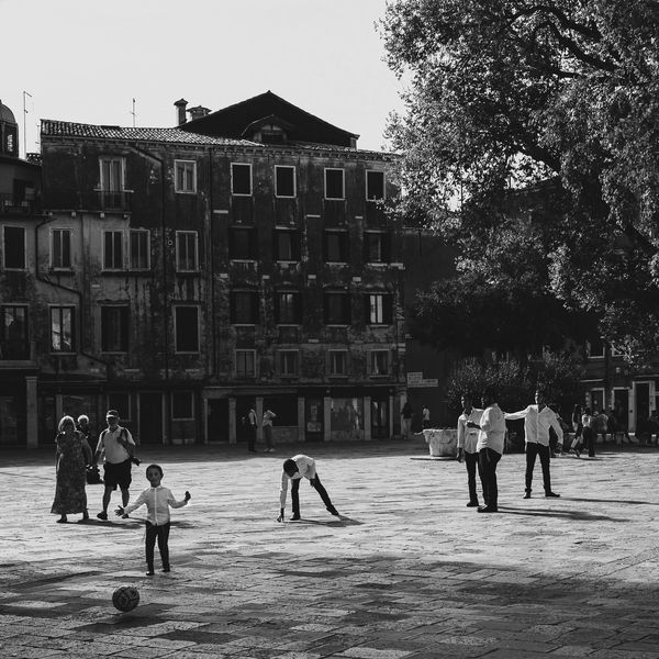 Children playing in the ghetto ebraico in Venezia, street photograph by MUS