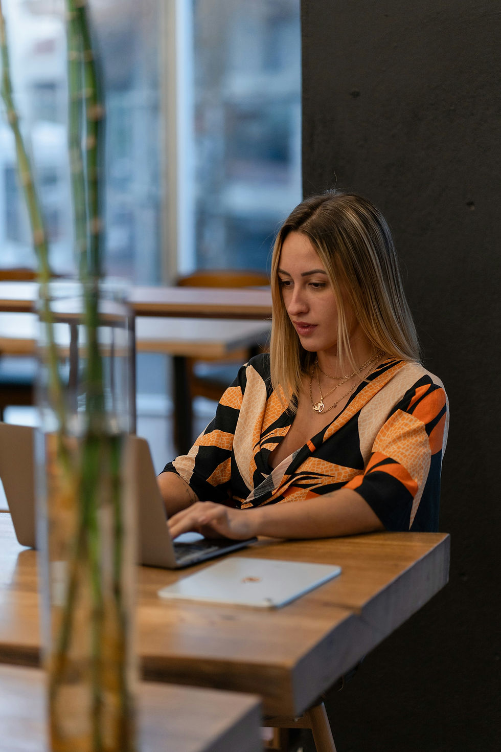 Coach in a session on a laptop
