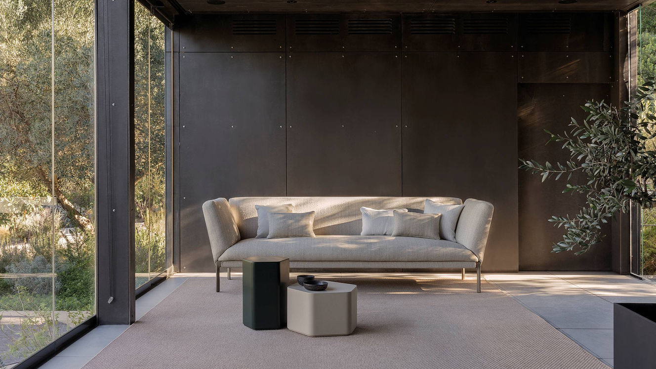 Livit, le canapé outdoor modulable qui conjugue style minimal, confort et raffinement.