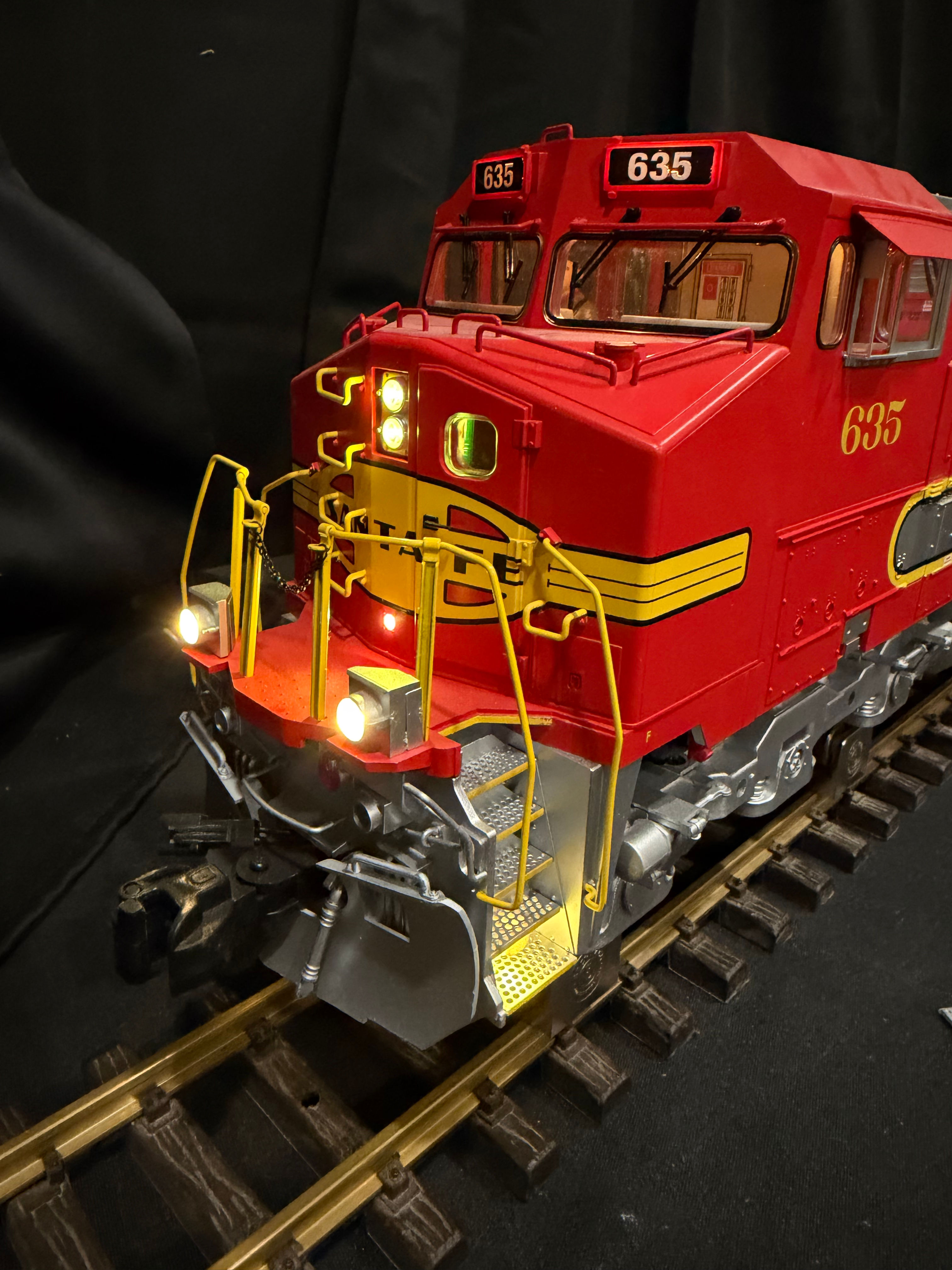 Bachmann SF Dash 9 (Stock) 