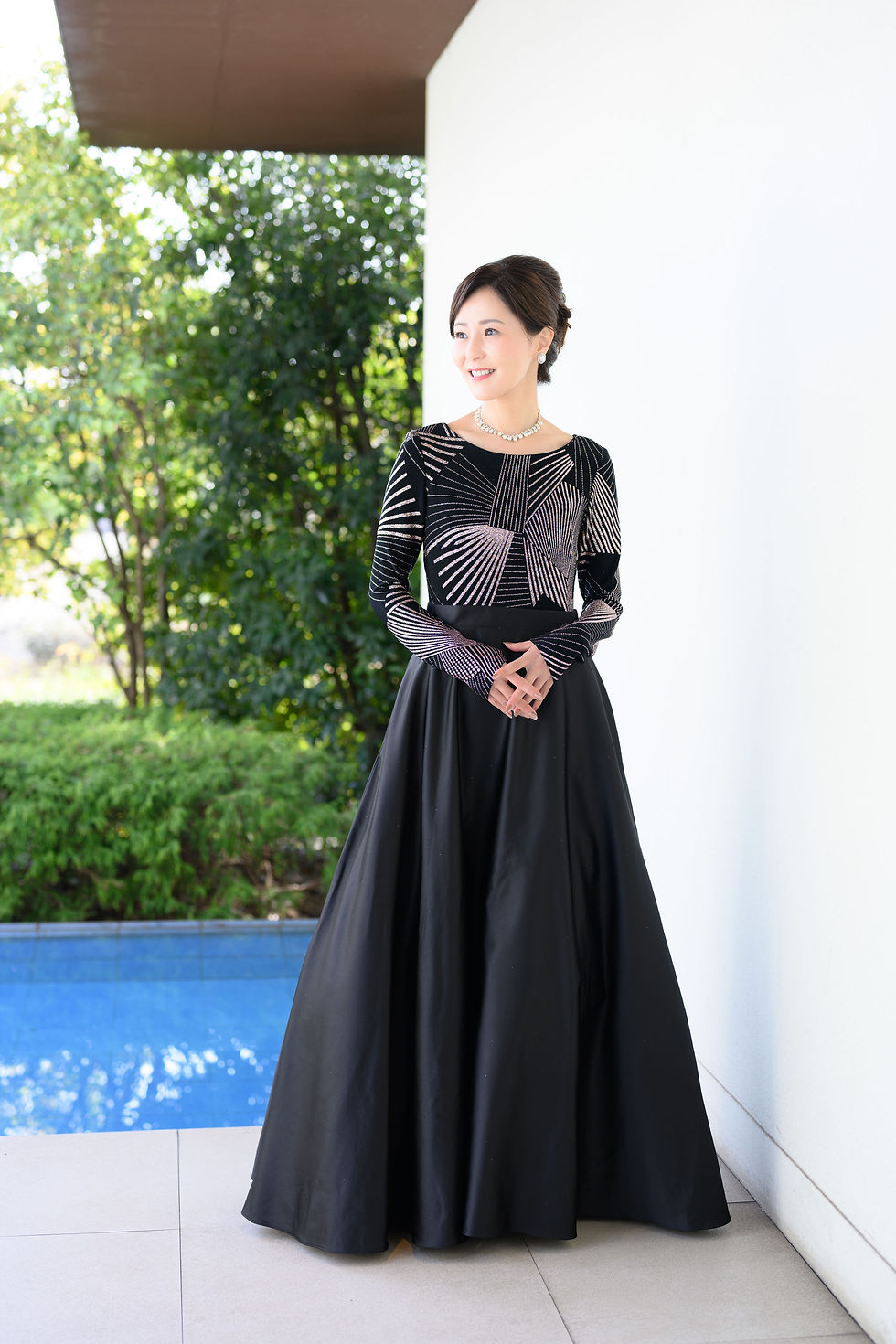 結婚式の母親向けマザーズドレスMO-228。ピンクゴールドのラメとサテンフレアのロングドレス