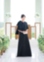 結婚式の母親向けマザーズドレスMO-160。肩のリボンがスタイリッシュなブラックドレス。