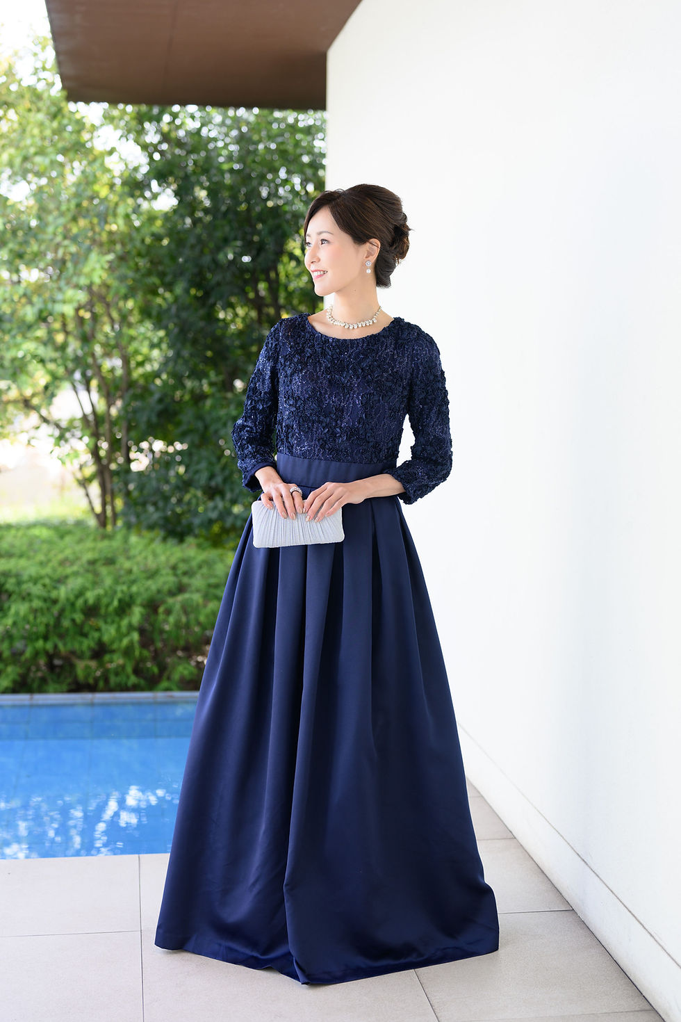 豪華なホテルや明るいゲストハウスに映える、気品とエレガンスを兼ね備えた特別な一着