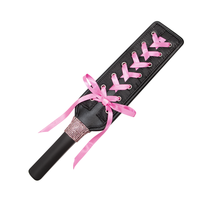 Paleta con cordón rosa