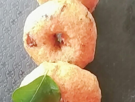 Uddin vada ( spicy urad dal mini dough nuts):