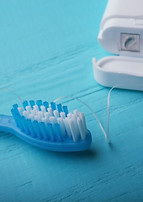 flossing-or-brushing-900x600_2x-3910604802.jpg