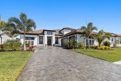 lakewood-ranch-waterfront-home-with-dock-and-boat-lift