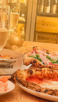 Soirée de dégustation en famille avant l’ouverture de La Corte Segreta à Casteau, pizzas artisanales, charcuteries et fromages italiens, vins rouges, blancs, prosecco et Franciacorta, ambiance conviviale près de Soignies, Maisières, Lens et Mons